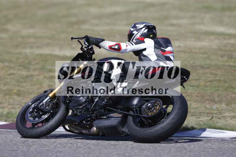 /21 17.06.2026  Ducati Schweiz Track Warmup ADR/Gruppe gelb/74